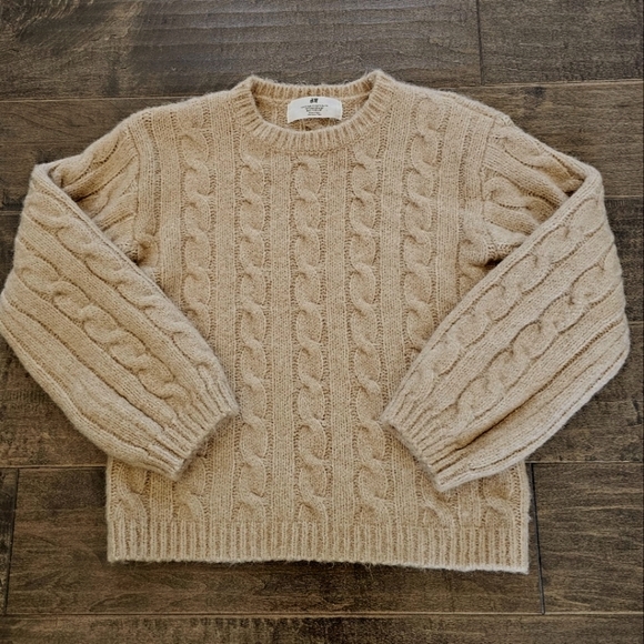 H & M Cozy Cable Knit Girl's Sweater - Beige (6x/7) - Picture 6 of 8